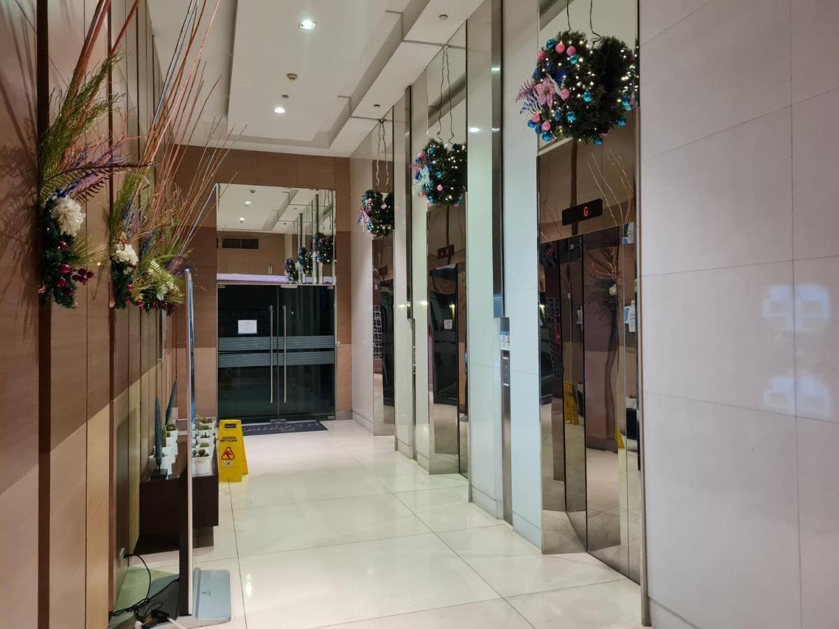 Huge Condo Unit Near Burgos Circle, St Lukes, Shangri-La - P Hamptons T1 Makati City Bagian luar foto